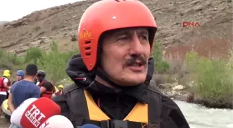 Erzincan - Rektör Öğrencilerle Rafting Yaptı