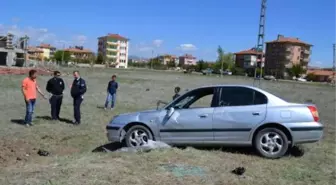 Otomobil Şarampole Devrildi: 1 Ölü, 1 Yaralı