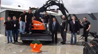 Türk İş Adamı Ekibiyle Çok Fonksiyonlu 'Ekskavatör' Üretti