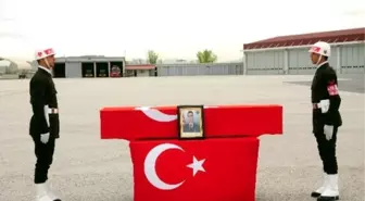 Şehit Asker Memleketine Uğurlandı