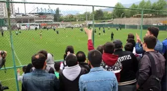 Taraftarlardan, Karabüksporlu Futbolculara Tepki