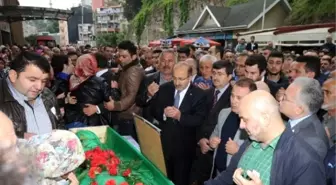 Başhekim Şanlı'ya Görev Yaptığı Hastane Önünde Tören