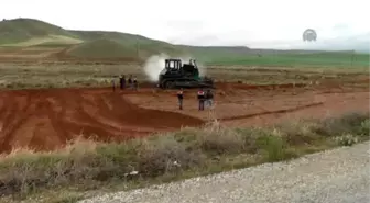 Kırıkkale'de 2 İş Makinesi Kundaklandı