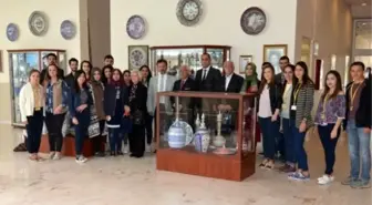 Kızının Çini Eserlerini Dumlupınar Üniversitesi'ne Bağışladı