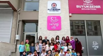 Minik Öğrencilerden Sevgi Eli'ne Anlamlı Yardım