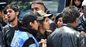Muş Şehidini Uğurladı! Özel Harekat Üniforması Giyen Yakınları Ayakta Durmakta Güçlük Çekti