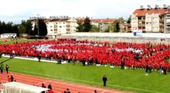 Burdur'da 'Dünya Çocuk Diş Fırçalama Rekoru' Kırıldı