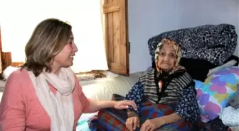 102 Yaşındaki Fatma Teyze Anneler Günü'nde Göz Yaşlarını Tutamadı