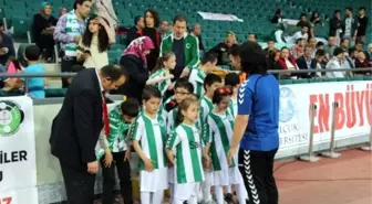 Engelli Öğrencilerden 'Konyaspor Geliyor Bak' Şarkısı