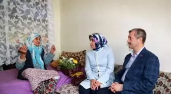 Tahmazoğlu'ndan Kimsesiz Anneye Ziyaret