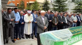 Tunceli'deki Kazada Ölen Öğretmen Toprağa Verildi