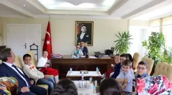 Minik Öğrencilerden Kaymakam Erdoğan'a Ziyaret