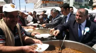 Sivas Vakıflar Bölge Müdürlüğü Yozgat'ta Vatandaşa Vakıf Yemeği İkram Etti