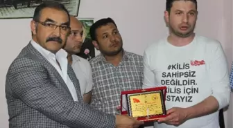 Kilis'te Kahraman İlan Edilen Canarslan, Meslektaşları Tarafından Plaketle Ödüllendirildi