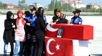 Şehitler İçin Van'da Tören Düzenlendi