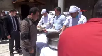 Sivas'ta 2 Bin Kişiye Vakıf Yemeği Dağıtıldı