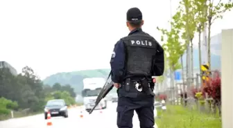 Çorum'da Trafik Polisleri Sürücülere Leblebi İkram Etti
