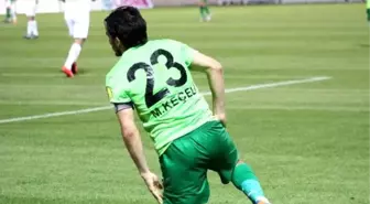 Denizlispor'lu Keçeli Futbol Bırakmaya Henüz Karar Vermediğini Söyledi