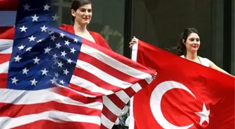 Clinton Seçim Mitinginde Türk İş Adamını Öve Öve Bitiremedi