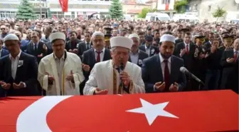 Şehit Muammer Arı'nın Annesi: Kara Topraklar Soğuktur Ben Isıtırım Kuzum Seni