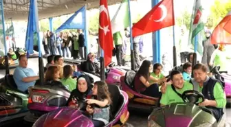 Engelli Vatandaşlar Lunaparkta Gönüllerince Eğlendi