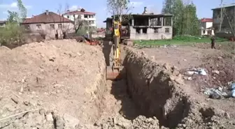 Tırlarla Barikat Kurup Kepçelerle Çukur Açmışlar
