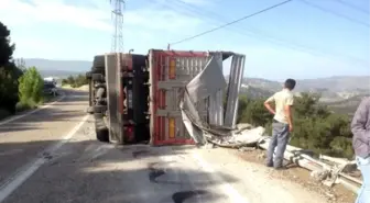 Adıyaman'da Tır Yan Yattı