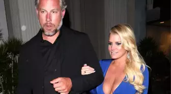 Jessica Simpson, Giydiği Cüretkar Elbisesiyle Yürek Hoplattı