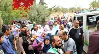 Şehidin Cenazesi Baba Evine Getirildi