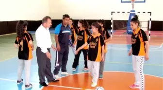 Araban'da Kızlar Futsal Turnuvası Düzenlendi