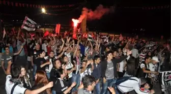 Beşiktaş, İzmir'de Şampiyonluğu Kutladı