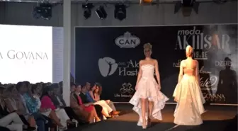 Engelliler Yararına Düzenlenen Defile Büyüledi