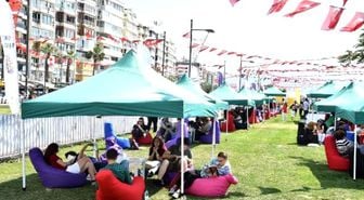 İzmir Kitap Okuyor