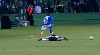 Lucas Romero, Rakibinin Sırtına Basınca Kırmızı Kart Gördü
