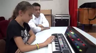 Zonguldak 13 Yaşındaki Aylin'den İşitme Engellilere Renklerle Müzik Yaptıran Sistem