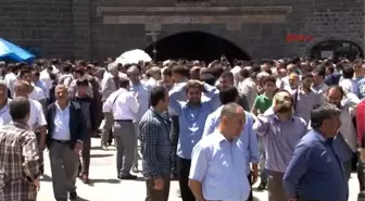 PKK Protestosu! Diyarbakır Sokakları Bu Sloganla İnledi: PKK Kürdistan'dan Defol