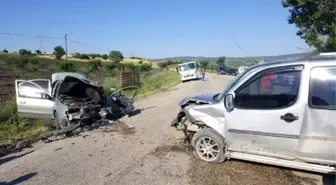 İki Araç Kafa Kafaya Çarpıştı: Üç Yaralı