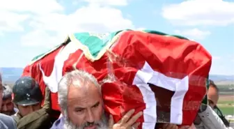 Kore Gazisi'ne Koli Bantlı Uğurlama Tepki Çekti
