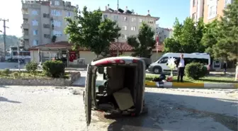 Sandıklı'da Okul Önünde Trafik Kazası, 3 Yaralı