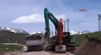 Tunceli Valiliği: 17 Köye Yol Hizmeti Götüren Şantiye PKK'lılar Tarafından Yakıldı