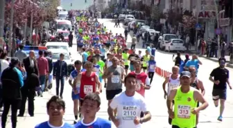 Erzurum'da Uluslararası Yarı Maraton ve Nenehatun Halk Yürüyüşü