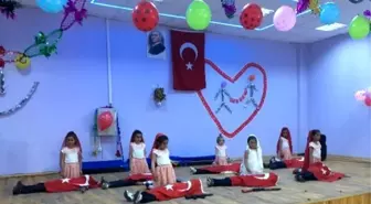 Çıldır Ana Okulu Öğrencilerinden Yıl Sonu Gösterisi