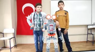 Köy Okulunda 'Robot Fuarı'