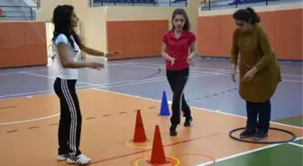 Engelleri Beraber Aşıyorlar