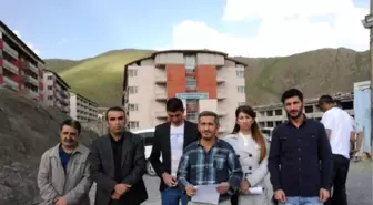 Hakkari'de Eğitim-Sen'den Rektör'e Pano Tepkisi