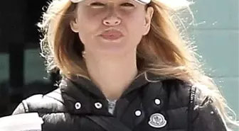 Oyuncu Renee Zellweger, Yine Yüzünü Değiştirdi!