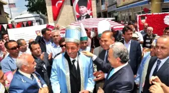 Vali Büyük Yılın Ahisi Suat Akray'a Kaftan Giydirdi