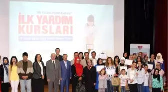 İlk Yardım Hayat Kurtarır Projesi'nde Belgeler Dağıtıldı