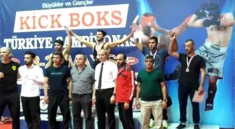 Kick Boks Sporcuları Madalya ile Döndü