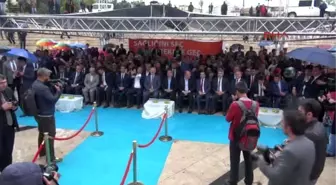 Bakan Yılmaz Bisiklet Dağıttı